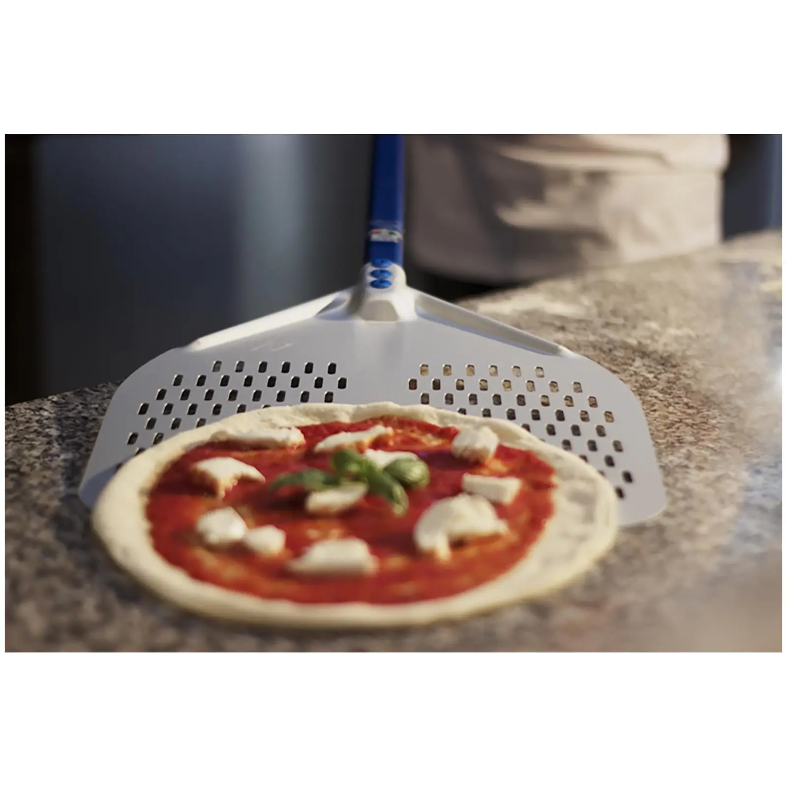 Pala para pizza - 36 x 36 cm - Perforada - Mango: 120 cm - Aluminio (anodizado)